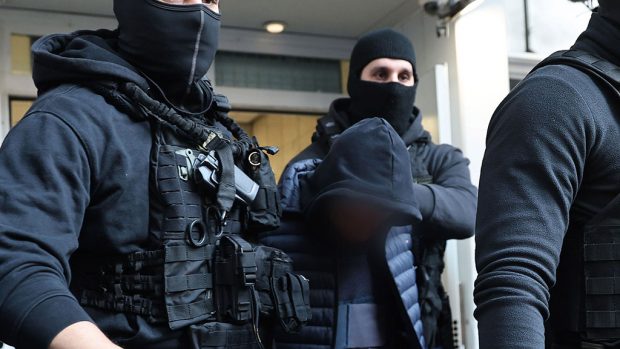 ΕΛ.ΑΣ.: 60 συλλήψεις – Εγκληματική οργάνωση πίσω από από την επίθεση με αποτέλεσμα τον θάνατο του Αρχιφύλακα Γεώργιου Λυγγερίδη