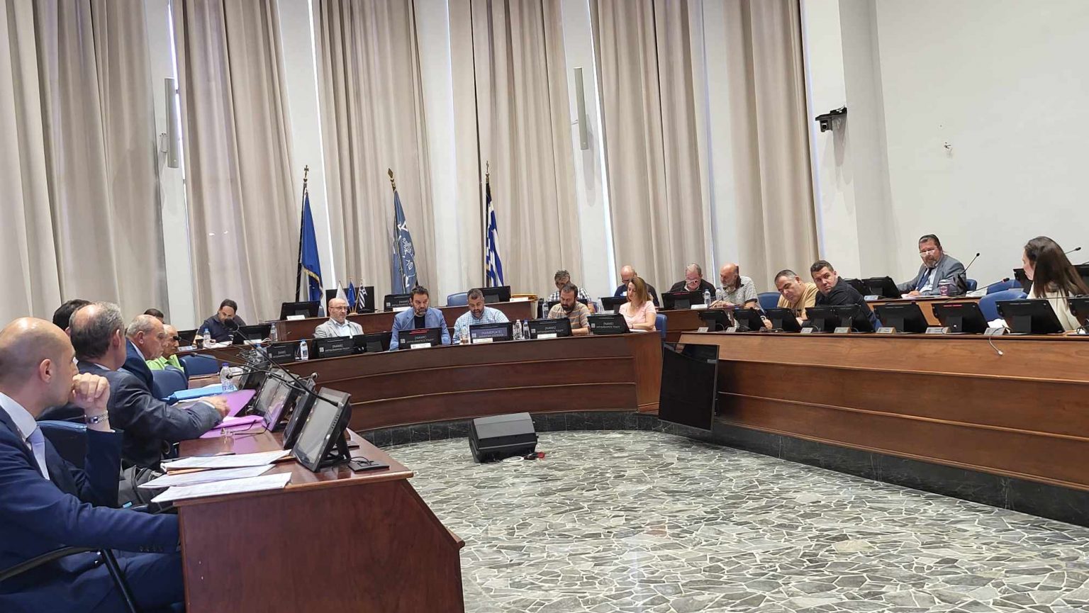 δημοτικη επιτροπη