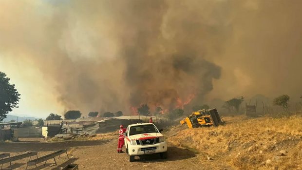 Μεγάλη μάχη με τις φλόγες στη Ροδόπη