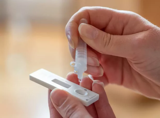 Καρκίνος παχέος εντέρου: Δωρεάν self test για 2,8 εκατομμύρια πολίτες – Υπεγράφη η ΚΥΑ