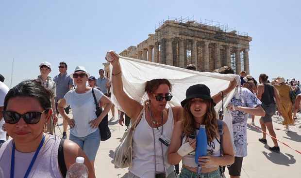 καυσωνας τουριστες