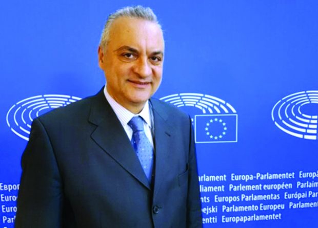 μανωλης κεφαλογιαννης