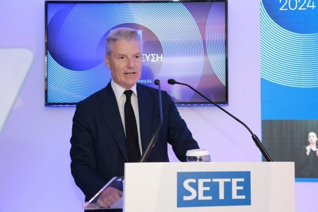 ΣΕΤΕ: Σημαντική επιτυχία η ανάληψη του χαρτοφυλακίου Βιώσιμων Μεταφορών και Τουρισμού από τον Απόστολο Τζιτζικώστα