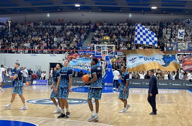 ΚΟΛΟΣΣΟΣ ΜΠΑΣΚΕΤ