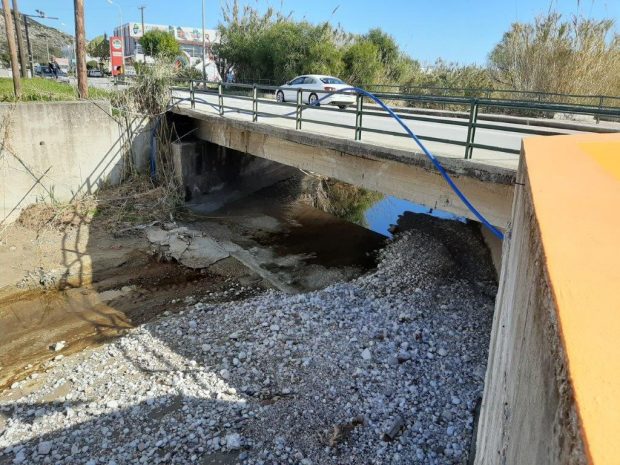 Ο πρόεδρος της ΔΕΥΑΡ επιδιώκει πλέον «κατάπαυση του πυρός»  αφού έρριψε άσφαιρα πυρά κατά της Περιφέρειας Νοτίου Αιγαίου!