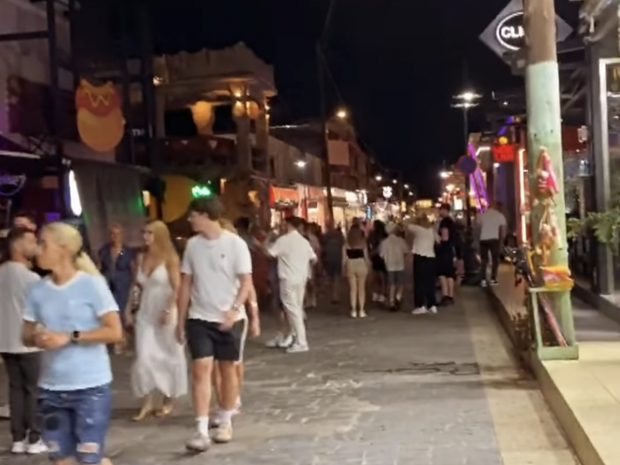 ΦΑΛΗΡΑΚΙ BAR STREET