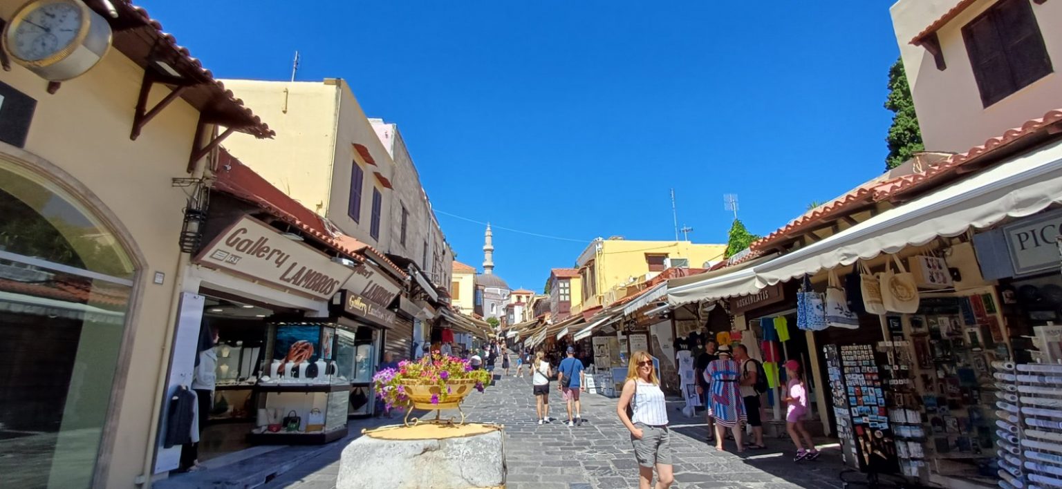 ΜΕΣΑΙΩΝΙΚΗ ΠΟΛΗ