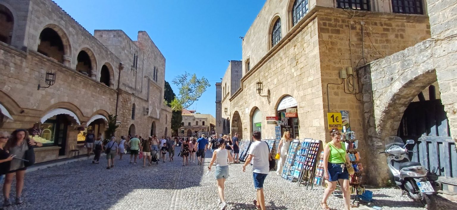 ΜΕΣΑΙΩΝΙΚΗ ΠΟΛΗ