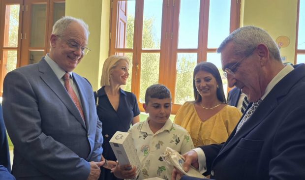 Το σχολείο της Τελένδου με τον έναν μαθητή στέλνει μήνυμα δύναμης και αξιών σε όλη την Ελλάδα