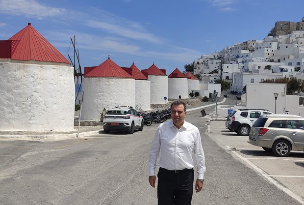 ΚΟΝΣΟΛΑΣ ΜΑΝΟΣ