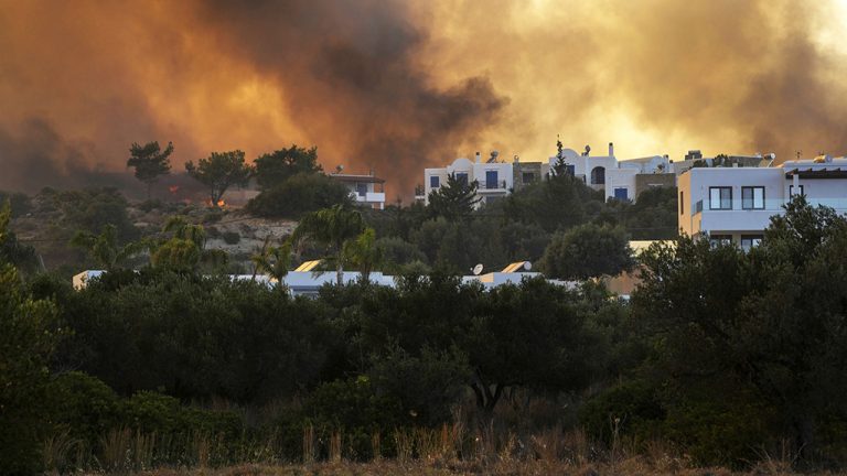 ΦΩΤΙΑ 2023 ΡΟΔΟΣ