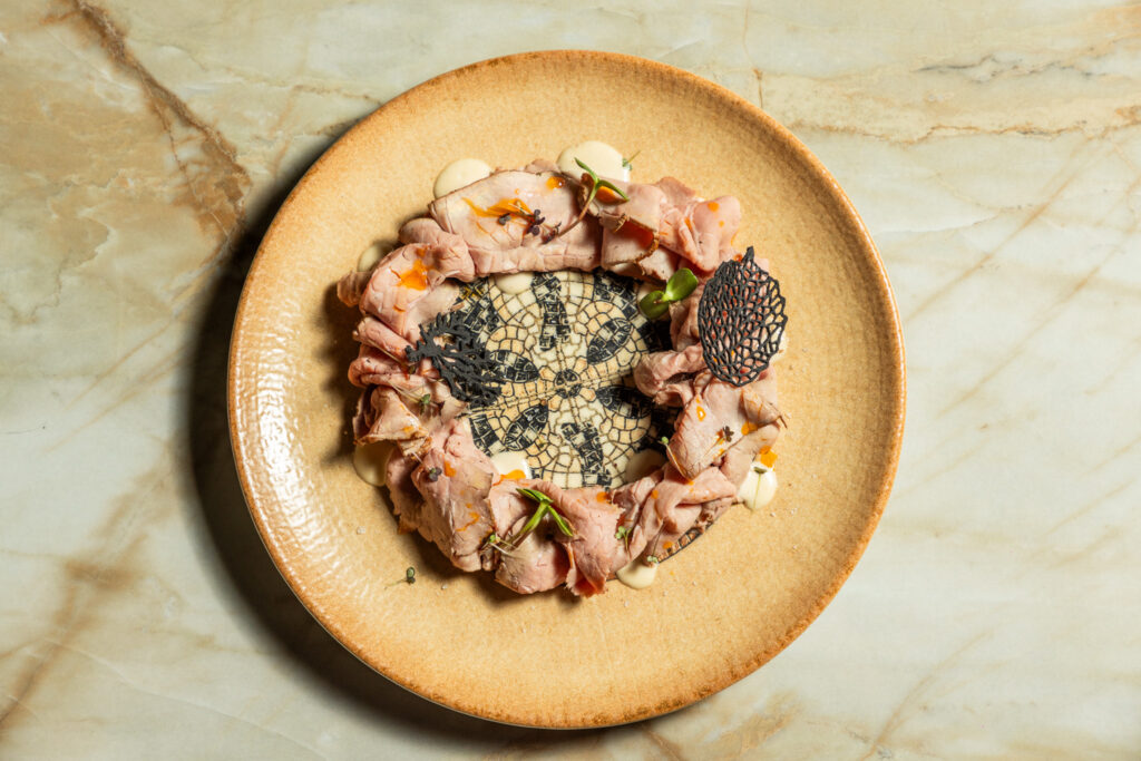 Εικόνα που περιέχει φαγητό, πιάτο, εσωτερικός χώρος, κρέας
Το περιεχόμενο που δημιουργείται από AI ενδέχεται να είναι εσφαλμένο.