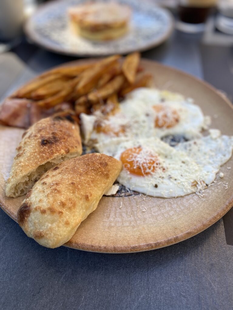Εικόνα που περιέχει φαγητό, πιάτο, γεύμα, σνακ
Το περιεχόμενο που δημιουργείται από AI ενδέχεται να είναι εσφαλμένο.