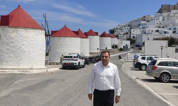 ΚΟΝΣΟΛΑΣ ΜΑΝΟΣ