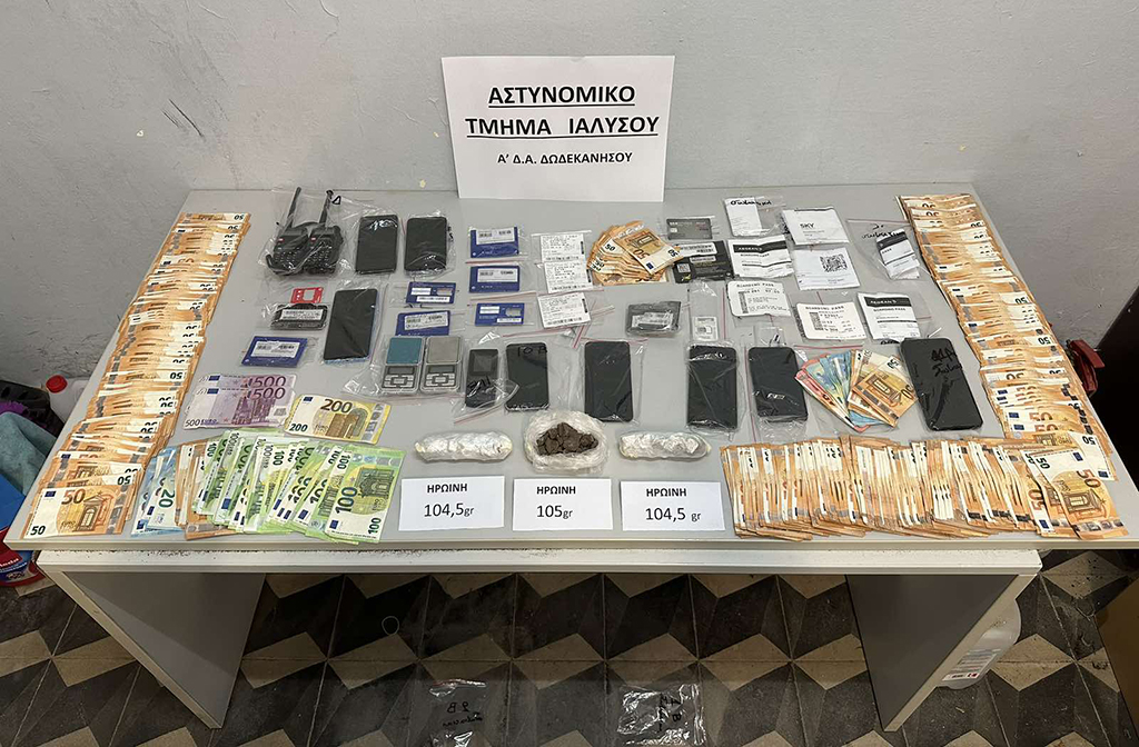 Εικόνα που περιέχει κείμενο, εσωτερικός χώρος, συλλογή, τραπέζι Το περιεχόμενο που δημιουργείται από AI ενδέχεται να είναι εσφαλμένο.