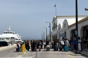 ΤΟΥΡΚΟΙ ΤΟΥΡΙΣΤΕΣ ΛΙΜΑΝΙ