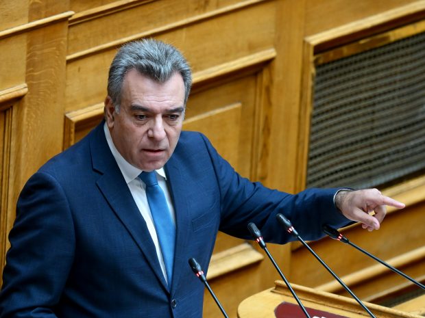 ΜΑΝΟΣ ΚΟΝΣΟΛΑΣ