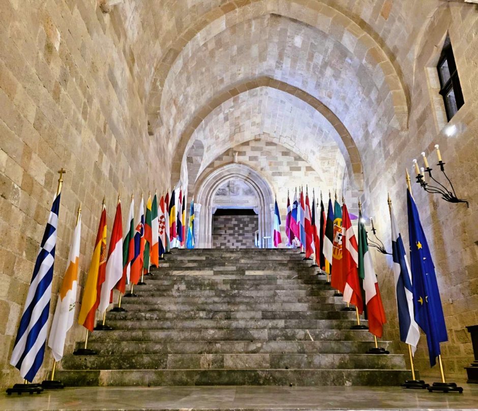 kastello_rodos_flags_eu