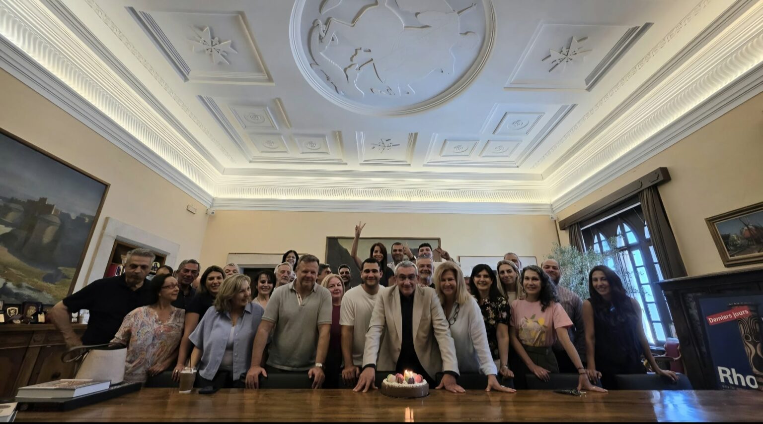 Ευχάριστη έκπληξη στον περιφερειάρχη Νοτίου Αιγαίου Γ. Χατζημάρκο για τα γενέθλιά του
