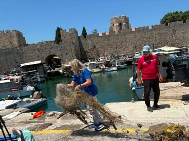 ΥΠΟΒΡΥΧΙΟΣ ΚΑΘΑΡΙΣΜΟΣ ΛΙΜΑΝΙ ΚΟΛΩΝΑΣ