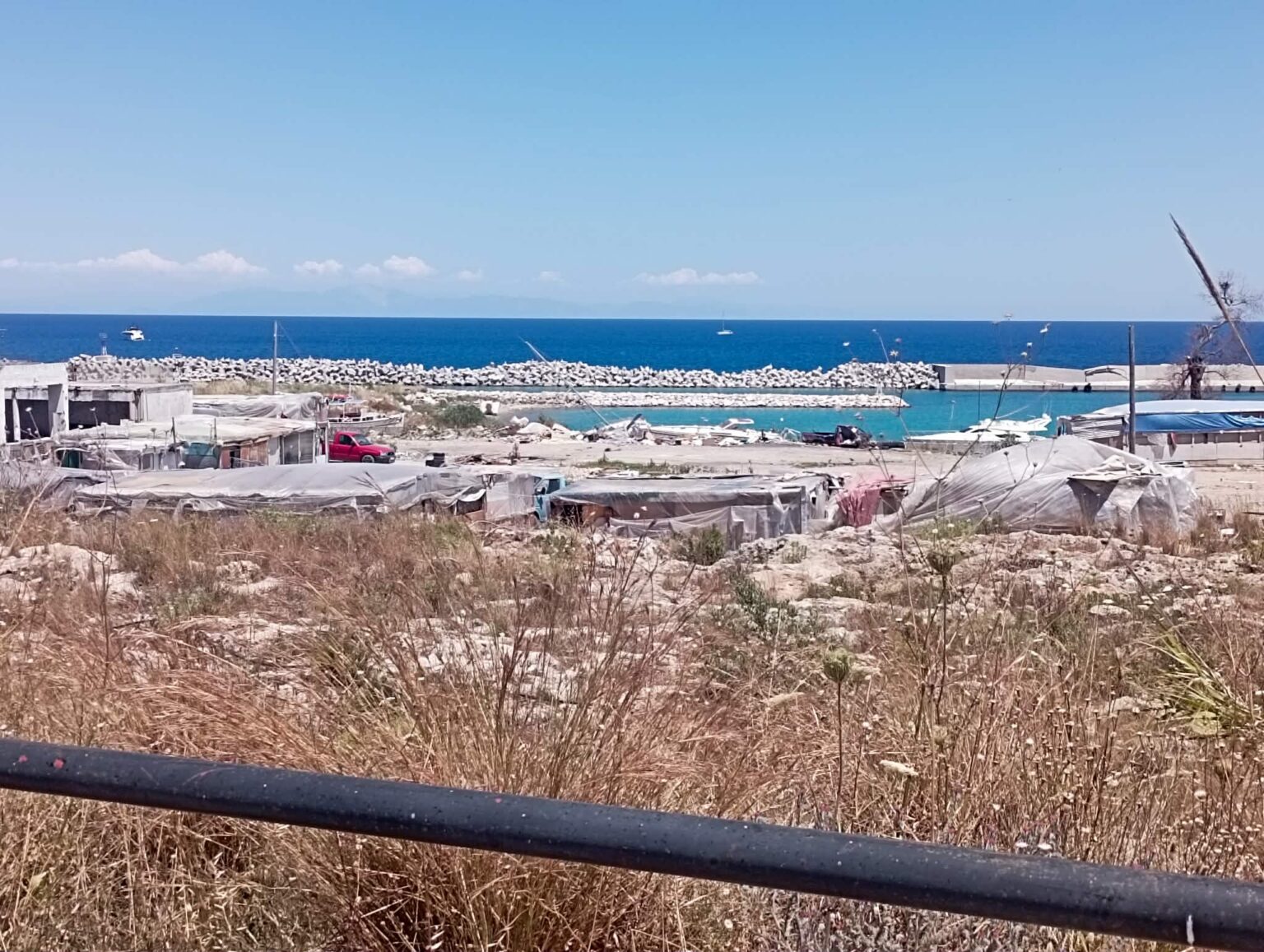Αγωγή αποζημίωσης κατά Δημοσίου και Δήμου Ρόδου για κατάληψη ιδιοκτησίας από Ρομά στον καταυλισμό του Κορακόνερου!!!