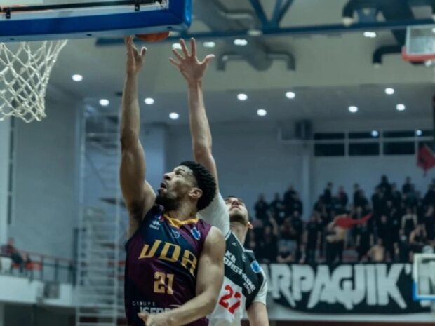 ΤΖΟΡΝΤΑΝ ΜΠΑΡΝΕΤ ΚΟΛΟΣΣΟΣ