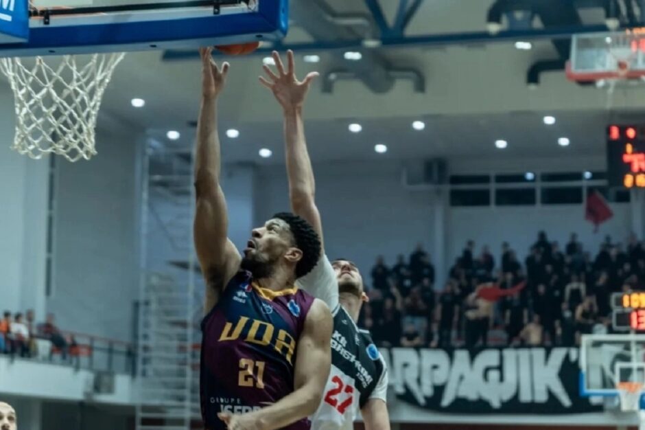 ΤΖΟΡΝΤΑΝ ΜΠΑΡΝΕΤ ΚΟΛΟΣΣΟΣ