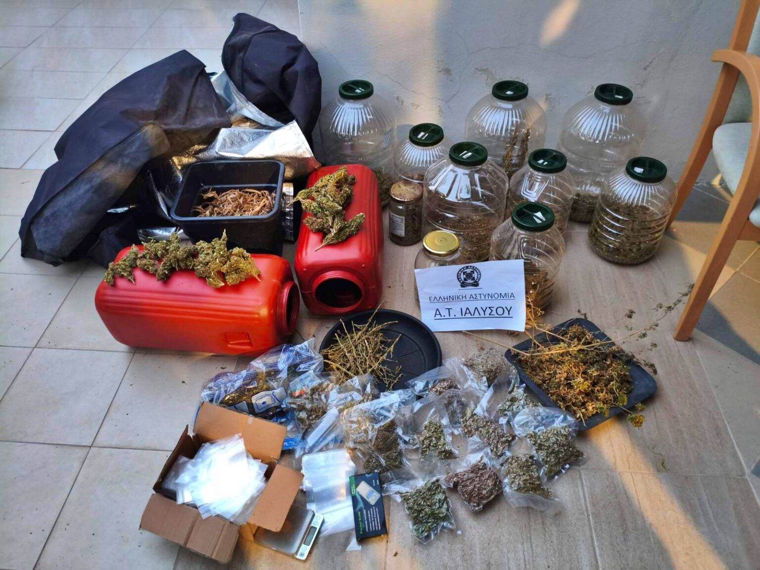 Στη φυλακή ο 42χρονος που λειτουργούσε πλήρη μονάδα παραγωγής κάνναβης