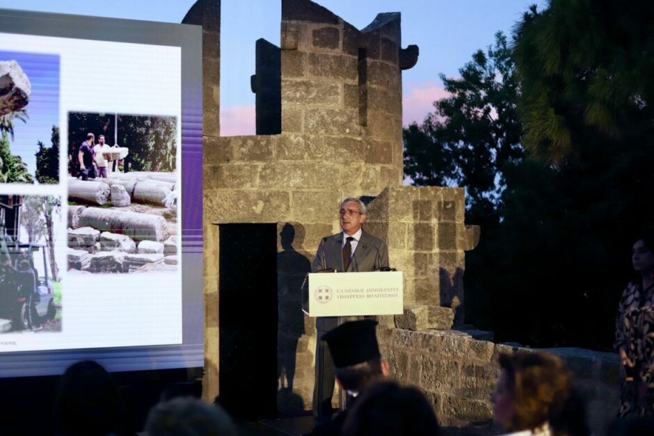 To μήνυμα του Περιφερειάρχη στα εγκαίνια της Περβόλας: “Η παραπολιτική δεν μπορεί να σκεπάσει το ανώτερο. Μπορεί να προσπαθήσει να μικρύνει μια στιγμή. Δεν μπορεί όμως να μικρύνει τη Ρόδο” (video)