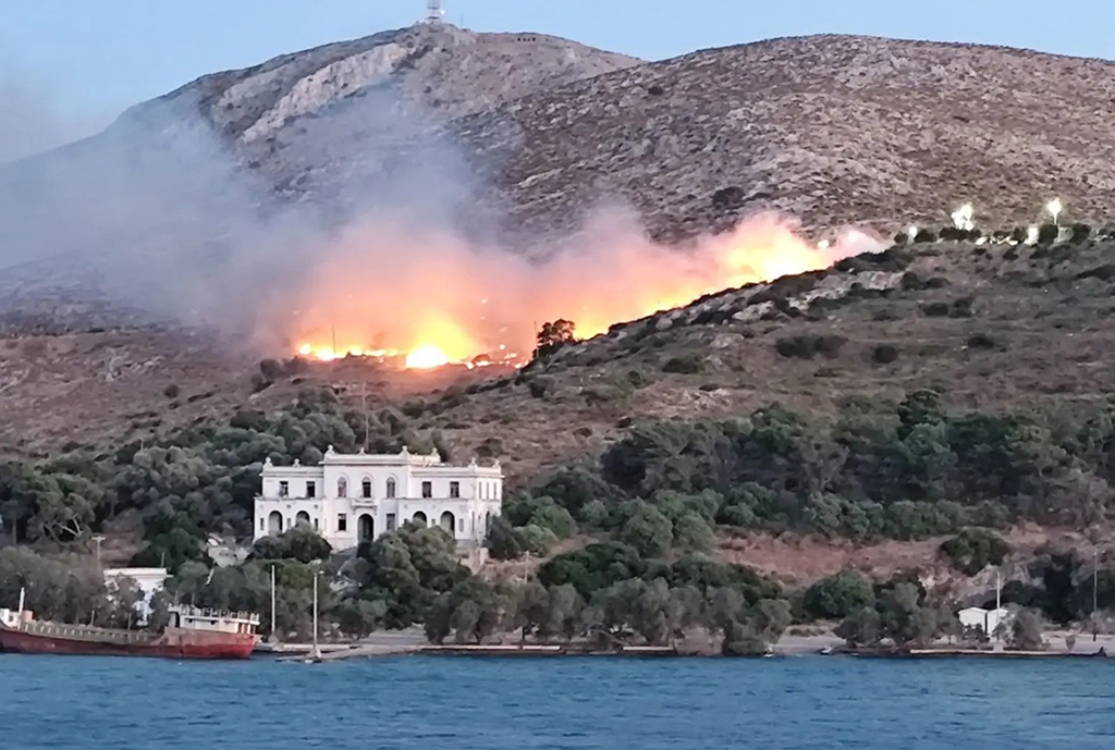 ΦΩΤΙΑ ΕΛΕΓΧΡΟΜΕΝΗ ΔΟΜΗ ΛΕΡΟΣ