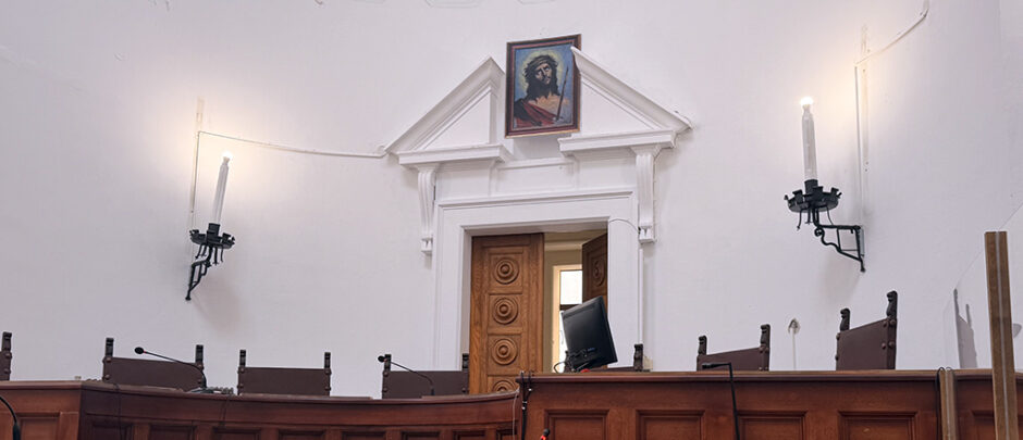 Κάθειρξη 8 ετών σε άνδρα που συνελήφθη τη στιγμή που παραλάμβανε δέμα με 853 γραμμάρια κάνναβης