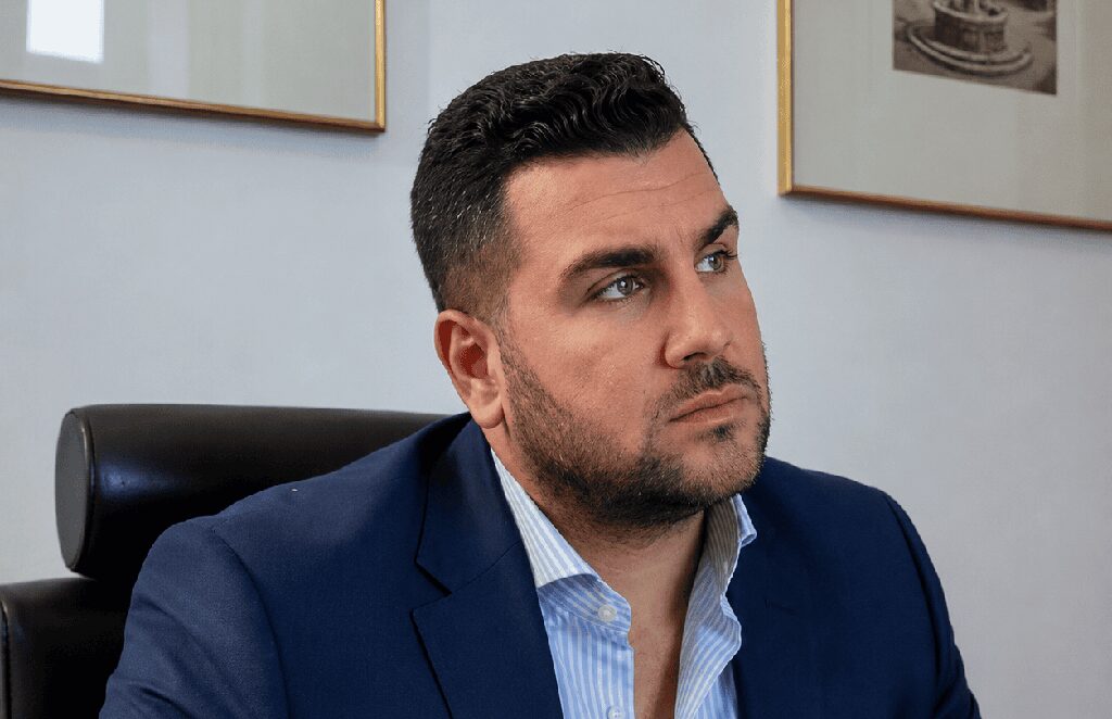 ΚΑΜΠΟΥΡΗΣ ΤΗΛΕΜΑΧΟΣ