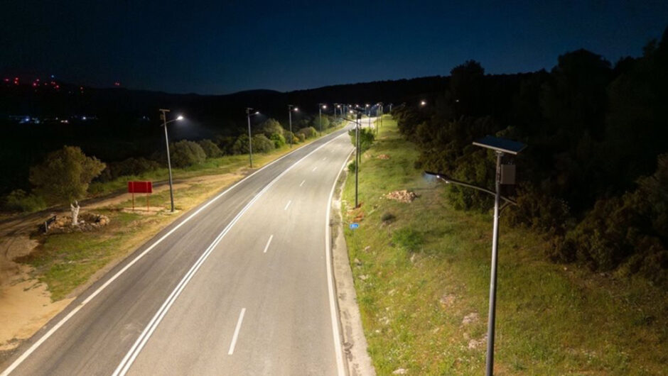 Φως σε 958 χιλιόμετρα δρόμων – 31.938 αυτόνομοι έξυπνοι ιστοί φωτισμού στις 13 Περιφέρειες