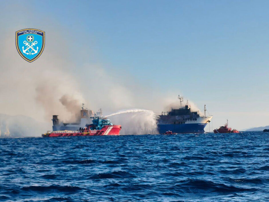 Τι εξετάζουν οι Αρχές για τη φωτιά στο πλοίο ανοιχτά της Μυκόνου