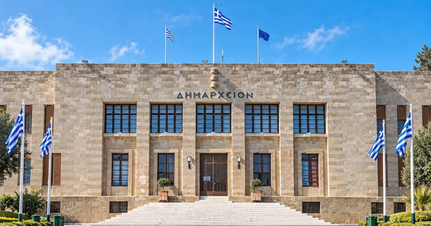 Λίγα ευρώ πάνω από το όριο και ένα Δημαρχείο που ψάχνει τον εαυτό του