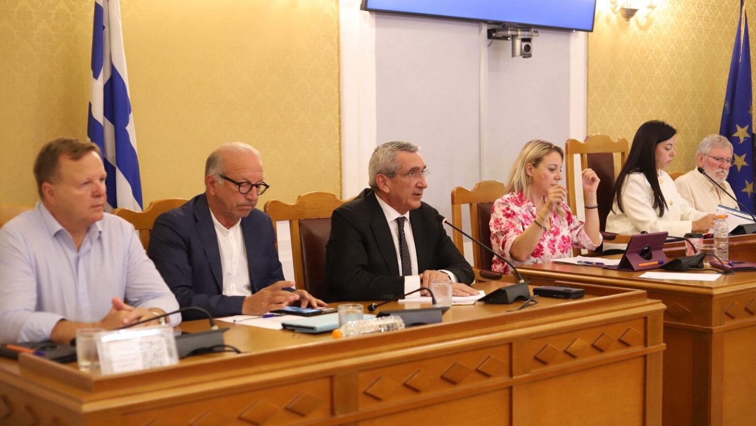 «Δεν μπορεί η πολιτική να είναι άθλημα πλουσίων»: Προβληματισμός στο Περιφερειακό Συμβούλιο για τις αποζημιώσεις των συμβούλων