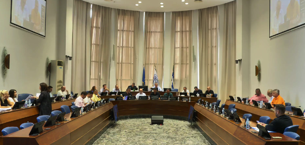 Η μελέτη για τον πεζόδρομο στο Παραδείσι, το Πάρκο του Ροδινιού και η ΔΕΥΑΡ στο επίκεντρο της συνεδρίασης