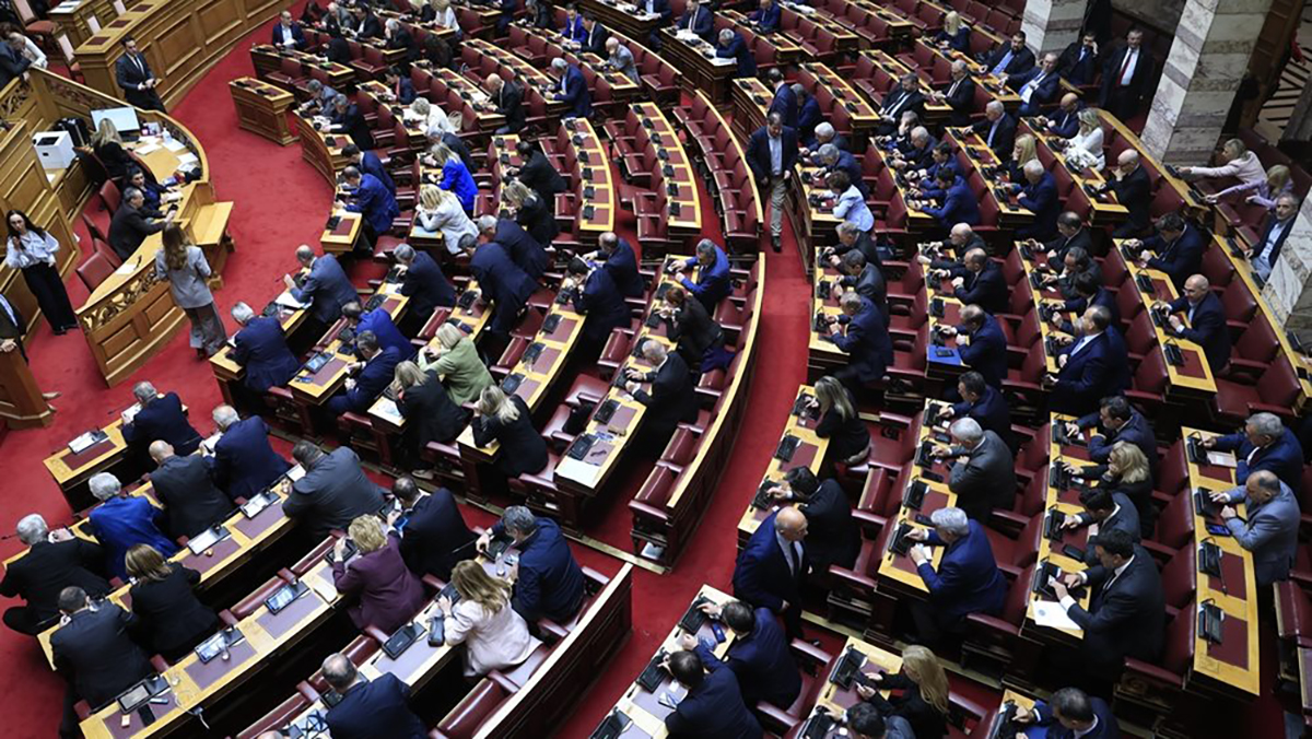 Αντιπαράθεση Ανδρουλάκη – Κικίλια στη Βουλή για τους νησιώτες: «Μια μικρή δόση απευθείας ανάθεσης για σας»