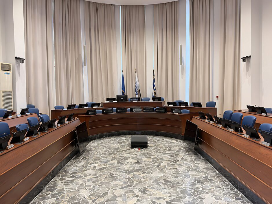 Στο τραπέζι του Δημοτικού Συμβουλίου τα ακίνητα και οι παραχωρήσεις παραλιών που συνδέονται με την έρευνα του «ελληνικού FBI»