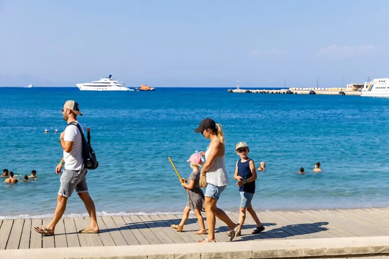 Ταξιδιωτικές εισπράξεις: Στα 18,2 δισ. ευρώ το οκτάμηνο, με αύξηση 9,4%