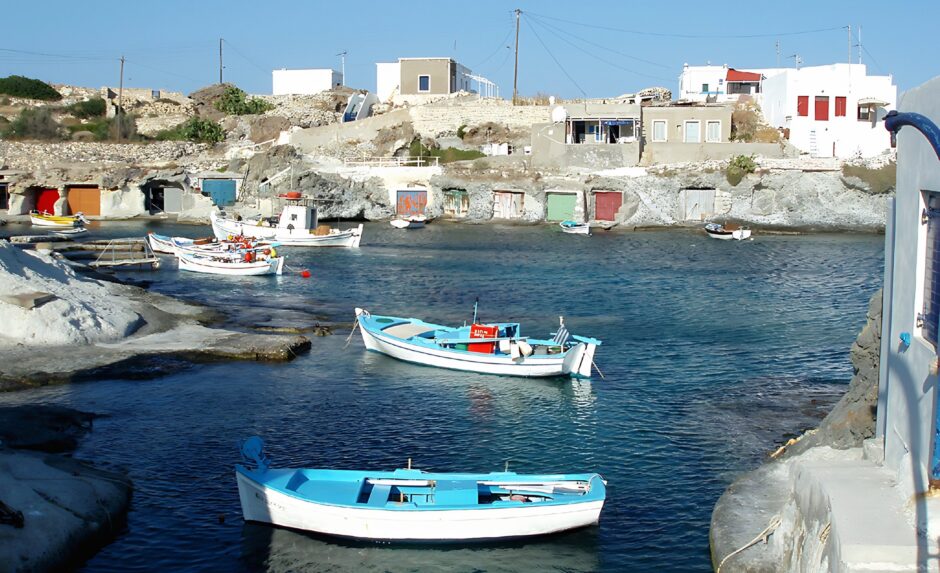 ΤτΕ και έρευνες Booking.com: Ο ελληνικός τουρισμός αναπτύσσεται, αλλά αυξάνονται οι πιέσεις σε έσοδα και επενδύσεις