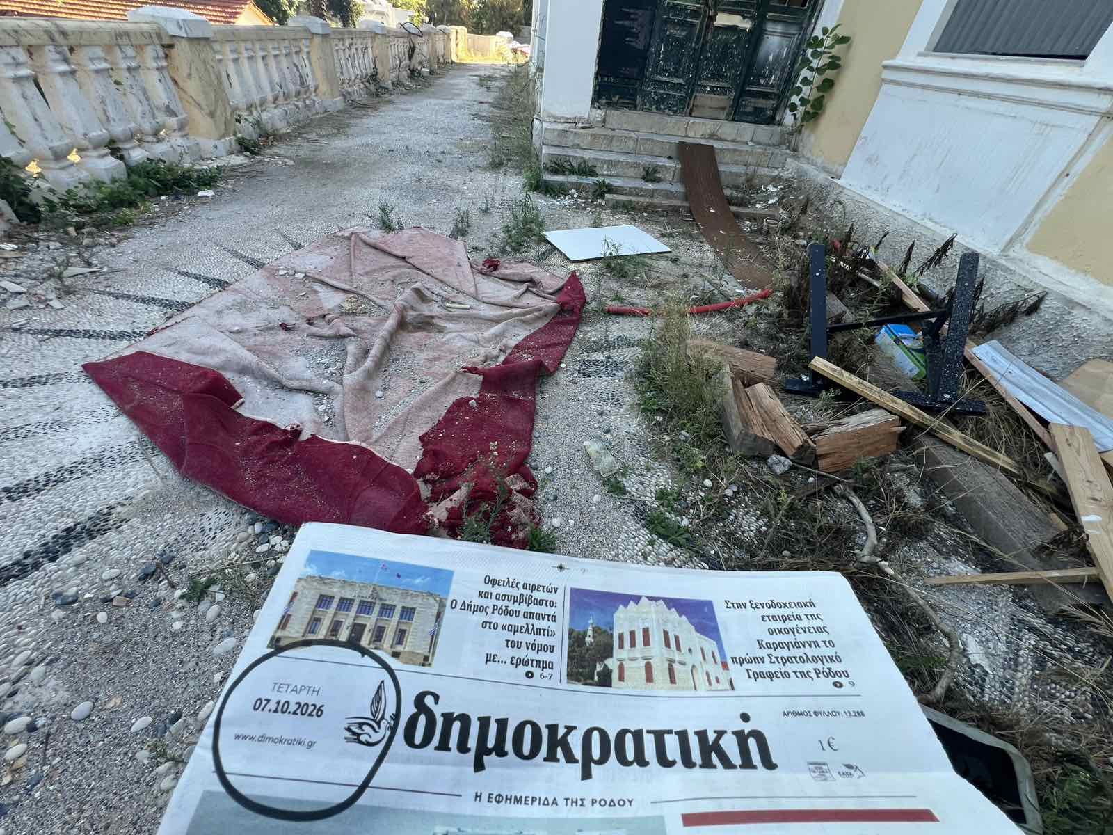 Ροδιακή Έπαυλη: Το καλοκαίρι πέρασε, οι υποσχέσεις Βαγιανού έμειναν “κενό γράμμα” — Εικόνες ντροπής και εγκατάλειψης πίσω από το… «formal garden»