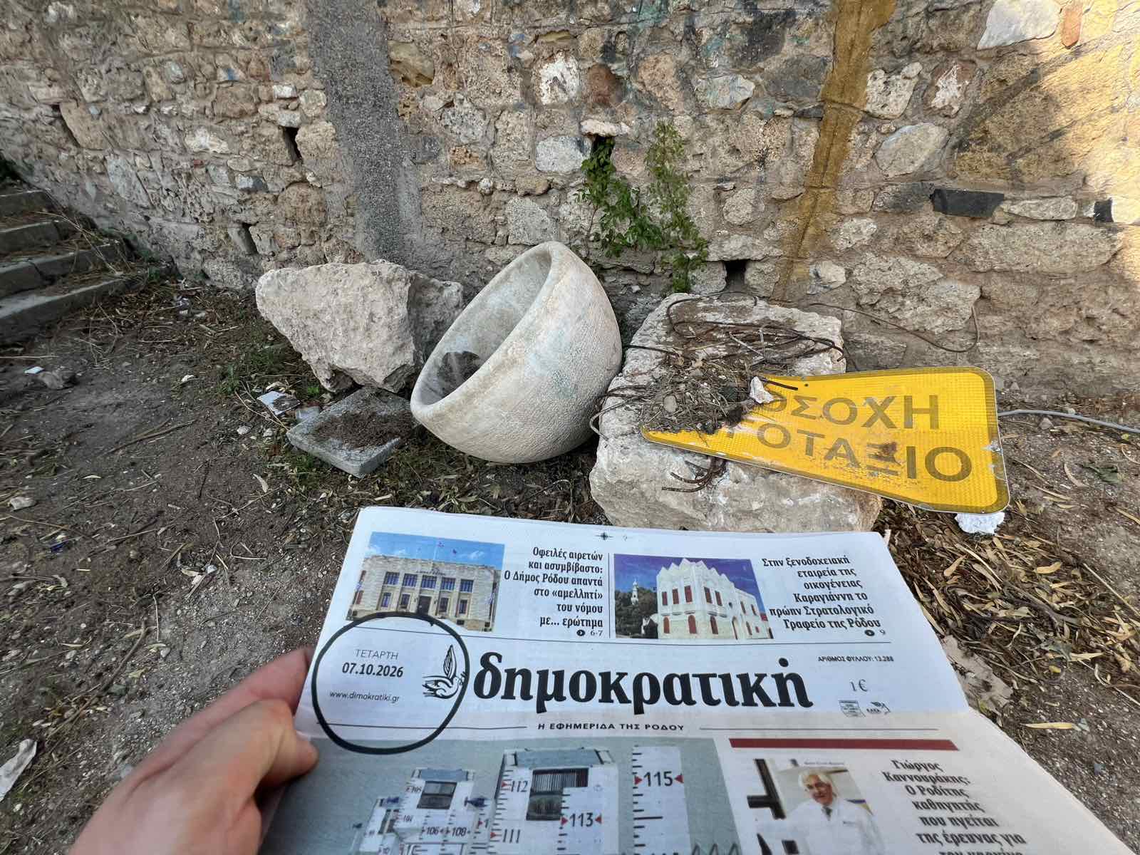 Ροδιακή Έπαυλη: Το καλοκαίρι πέρασε, οι υποσχέσεις Βαγιανού έμειναν “κενό γράμμα” — Εικόνες ντροπής και εγκατάλειψης πίσω από το… «formal garden»