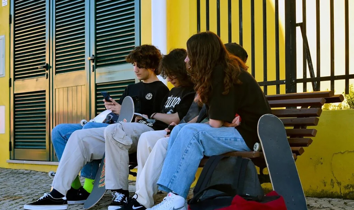Μπλόκο στα Social media: Πώς θα ελέγχεται η ηλικία των παιδιών – Τι θα γίνει με τους υπάρχοντες λογαριασμούς