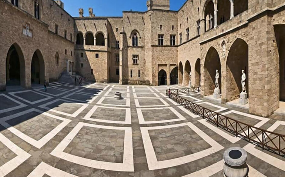 Σε ιδιωτική εταιρεία τα πωλητήρια της Μεσαιωνικής Πόλης και του Παλατιού του Μεγάλου Μαγίστρου έναντι 2.500 ευρώ τον μήνα