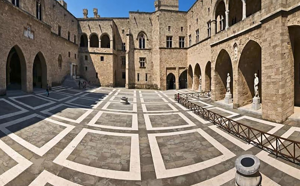Σε ιδιωτική εταιρεία τα πωλητήρια της Μεσαιωνικής Πόλης και του Παλατιού του Μεγάλου Μαγίστρου έναντι 2.500 ευρώ τον μήνα