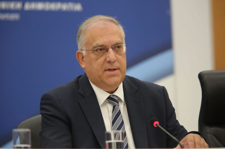 Θεοδωρικάκος: Εορταστικό πακέτο στα σούπερ μάρκετ, ως το τέλος του χρόνου το πλαφόν στο περιθώριο κέρδους σε χιλιάδες κωδικούς