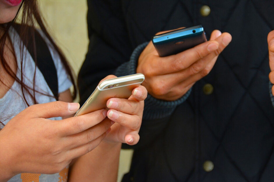 Νέα απάτη με δήθεν πρόστιμα της Τροχαίας: Το SMS που μπορεί να αδειάσει τον τραπεζικό λογαριασμό