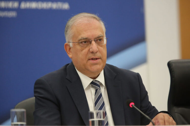 Θεοδωρικάκος: «Λύνουμε προβλήματα των λαϊκών αγορών γιατί με τον ανταγωνισμό οφελούνται οι καταναλωτές»